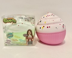 Squeezee Sweetz Scented Squishy Cupcake Squeeze Toy Green/White Ages 3+