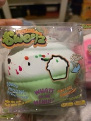 Squeezee Sweetz Squishy Scented Cupcake – GREEN PPNC Squishy Fidget