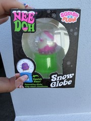 NeeDoh Squish ‘N’ Flow Snow Globe – SanDoh Claus (Green Base) Fidget Toy NEW