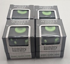 4 FIDGET CUBE GLOWS IN THE DARK