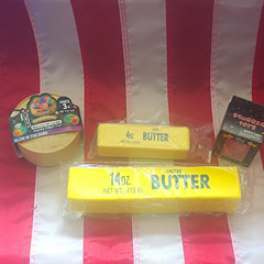 BUN Glow in the Dark Squishy Fidget Toy Butter Bar, Yellow 4oz, 3+