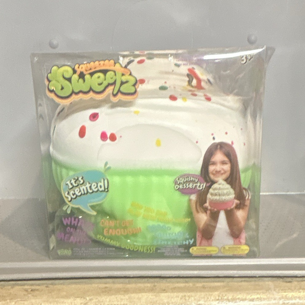 Squeezamals SweeTz Scented Squishy Cupcake Squeeze Toy White/Green, 3+
