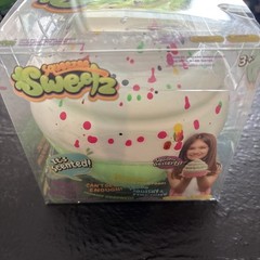 Squeezee Sweetz Scented Large Squishy Cupcake Dessert – Green – FiveBelow