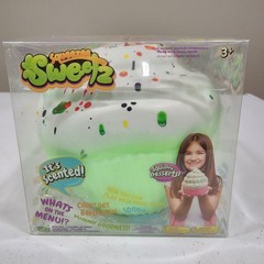 PPNC Squeezy Sweetz Scented Green Squishy Cupcake w/Sprinkles 3+