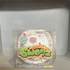 Squeezamals SweeTz Scented Squishy Cupcake Squeeze Toy White/Green, 3+
