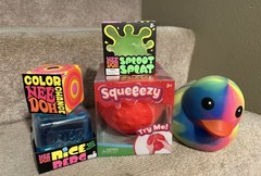 LOT OF 5 – (3) NeeDoh, Squeeezy Strawberry and Squeeezy Duck