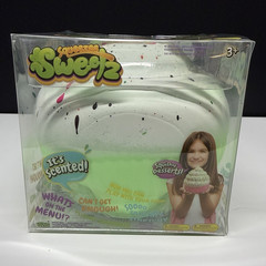 Sweetz Scented Cupcake Squishy Squeeze Toy Green