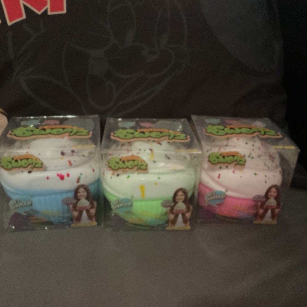 Set Of 3 New PPNC Squeezee Sweetz SCENTED CUPCAKE Squishy Toy Pink Blue Green