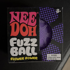 NeeDoh Fuzz Ball Flower Power Squeeze Toy Purple/Black Ages 4-7 8-11 3+