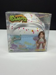 Squeezee Sweets Scented Squishy Cupcake Blue