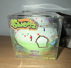 Cupcake Squeezze Sweetz Scented Squishy Squeeze , 3-4, White/Green