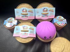 FOUR REGULAR AND TWO SMALL DUMPLING SQUISHY TOYS